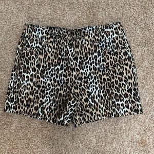 Attyre leopard shorts